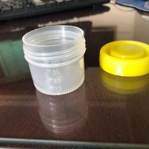 قوطی لیوان 40 میلی درپیچدار مدرج 700 عددی p.p استریل شده با اشعه گاما برند لبترون